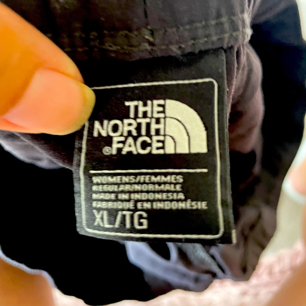 The North Face The Women's Class V Belted Shorts size large flash dry nylon